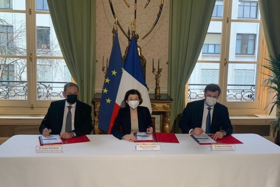 Signature du contrat avec le ministère des Armées