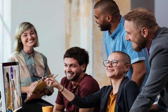 Découvrez le guide « Toutes et tous alliés ! » pour une entreprise plus inclusive !